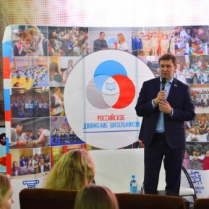 Павел Ростовцев принял участие в «Классных встречах» со школьниками Ачинска