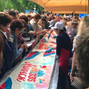 Около двух тысяч ачинцев полакомились