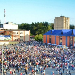 Более 5 тысяч ачинцев отпраздновали открытие нового фонтана на центральной площади города