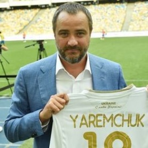 На форме сборной Украины появилась «Слава Украине!»