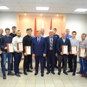 Дебют ФК «Нефтяник»: Глава Ачинска наградил серебряных призёров Первенства России