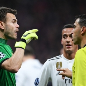 Акинфеев накричал на судью и был удален в матче с «Реалом»