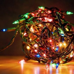 Ачинцам напоминают об опасности новогодних гирлянд