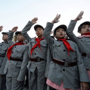 Неизвестный мужчина напал на начальную школу и ранил 20 детей