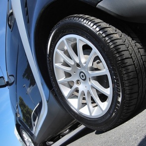 Какое должно быть давление в шинах автомобиля и на что оно влияет?