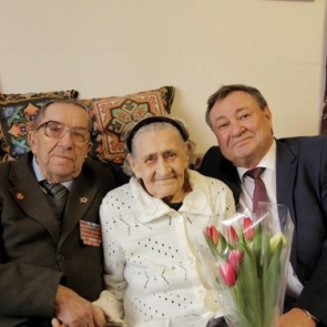 Особый почет и внимание: Глава города лично навестил и поздравил с наступающим 8 Марта заслуженных женщин-ветеранов
