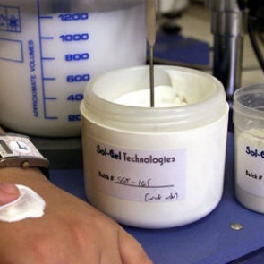 Названа главная опасность солнцезащитного крема