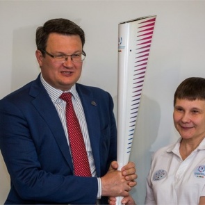 Факел Эстафеты огня Зимней универсиады-2019 передали Симферополю