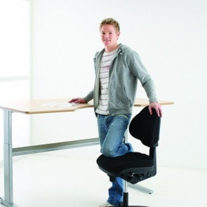 Преимущества работы стоя-сидя за компьютерным столом
