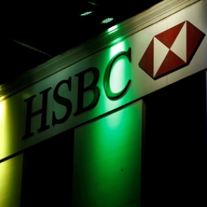 Банк отказался обслуживать трансгендера из-за голоса