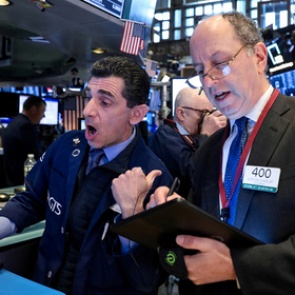 Американский рынок рухнул и потерял миллиарды долларов