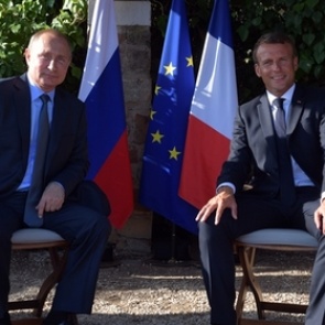 Стали известны подробности встречи Путина и Макрона