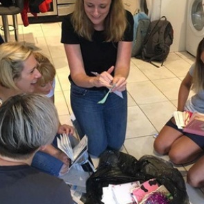 Подруги нашли капсулу времени с «пугающе точными предсказаниями» об их судьбах