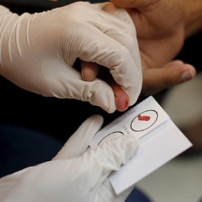 Обманутый муж подал в суд на родившую от любовника жену