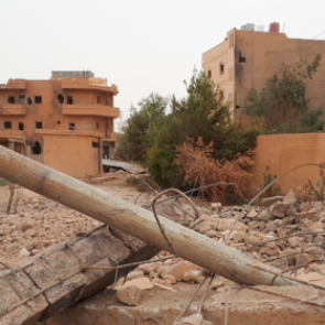 Полночный удар таинственного самолета убил людей в Сирии