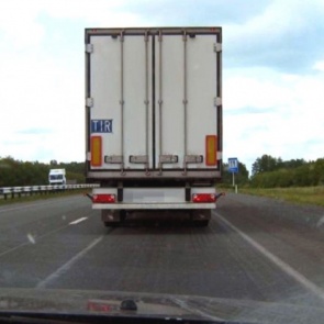 Сколько бензина можно сэкономить, если ехать позади фуры?