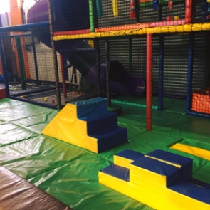 Мужчина поиграл с дочерью и остался парализован