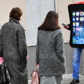 Две девушки изнасиловали юношу из-за сломанного iPhone