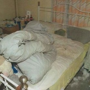 Женщина покрылась личинками из-за неопрятного мужа и умерла