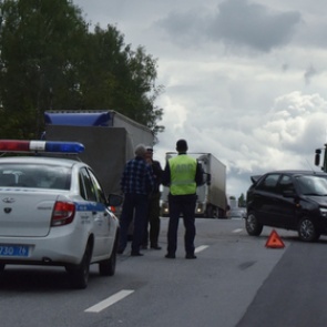 Автобус с туристами перевернулся в российском городе