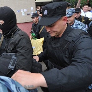 К сторонникам Навального снова пришли с обысками по всей России