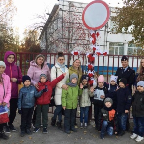 Сердечная инсталляция из световозвращателей напомнила ачинским автолюбителям о безопасности дорожного движения