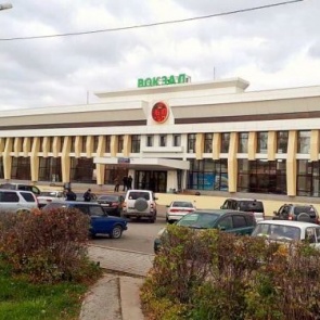 В Ачинске изменилась схема прохода пассажиров в здание железнодорожного вокзала