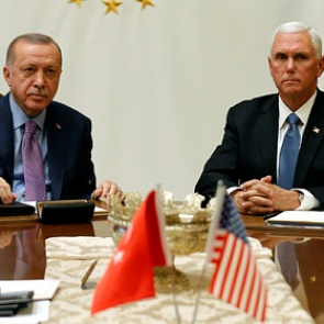 Турция и США договорились приостановить операцию в Сирии