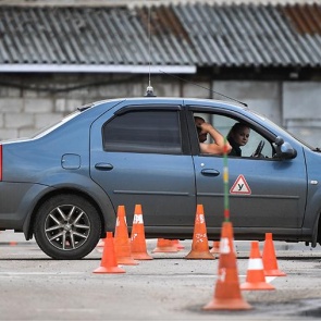 В ГИБДД поддержали идею выдавать водительские права несовершеннолетним