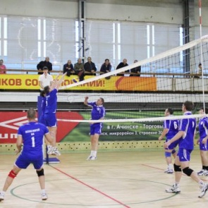 В Ачинске продолжается чемпионат по волейболу