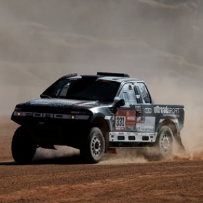 Машина российского экипажа ралли «Дакар» полностью сгорела