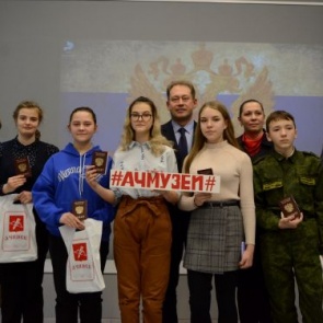 «По-особенному и в торжественной обстановке»: юным спортсменам, ударникам в учёбе и активистам города торжественно вручили первые паспорта РФ в 2020 году
