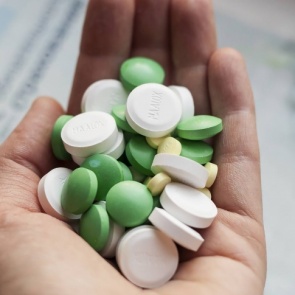 Водителей избавят от головной боли: запрещающие вождение препараты пометят знаком