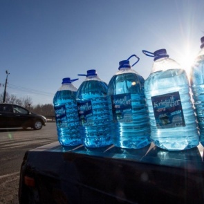 Выбираем хорошую незамерзайку: эксперты рассказали, каких брендов лучше избегать