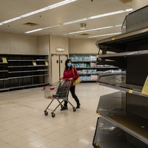 Работники супермаркетов рассказали о панических атаках из-за опустевших полок