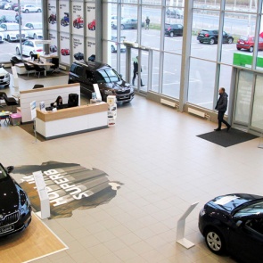 «Машины продали, но как выдать — не знаем». Авторынок в обмороке