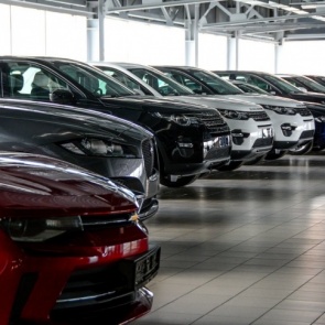 Рождественские антираспродажи: в России резко подорожали популярные Lada, Renault и KIA