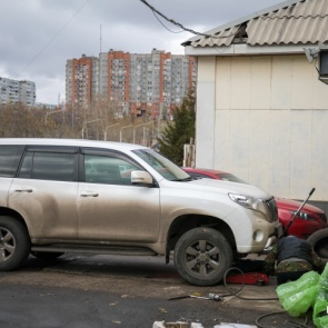 «Погода может преподнести сюрпризы»: ГИБДД советует водителям «переобуваться» не раньше начала мая