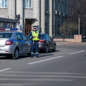 После введения новых правил сдачи экзамена на права число сдавших снизилось вдвое