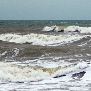 Российский турист утонул на глазах у людей во время шторма в Абхазии