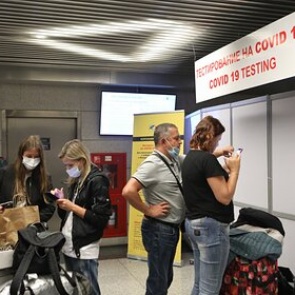 Роспотребнадзор изменил правила въезда россиян на родину из-за границы