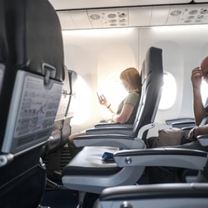 Авиабилеты на полеты по России резко упали в цене