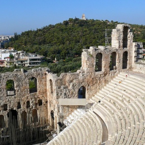 Греция ослабила ограничения для прибывающих из России