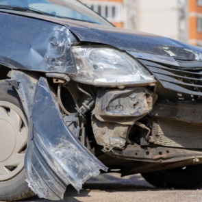 После ДТП номер помялся, потерялся или некуда его крепить – можно ли ездить без госномера?