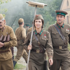 Смотрите многосерийный фильм «По законам военного времени» на канале «ПОБЕДА»