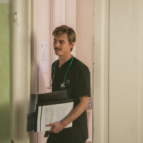 Не лечи меня (2020) - Иван Янковский в веселом миксе романтики и бюрократии