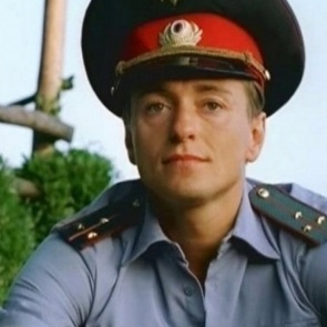 Сергей Безруков и Юлия Пересильд в комедии «Участок» — на телеканале «Дом кино»