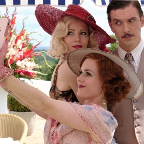 Бывшая с того света (2020) - ослепительная комедия с британскими звездами