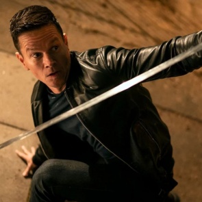 Бесконечность (2021) - Фантастический боевик с Марком Уолбергом