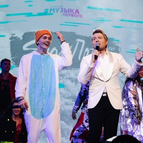 Белое новогоднее шоу «SnowПати» и итоги премии «HIPE CHOICE AWARDS» — на «Музыке Первого»